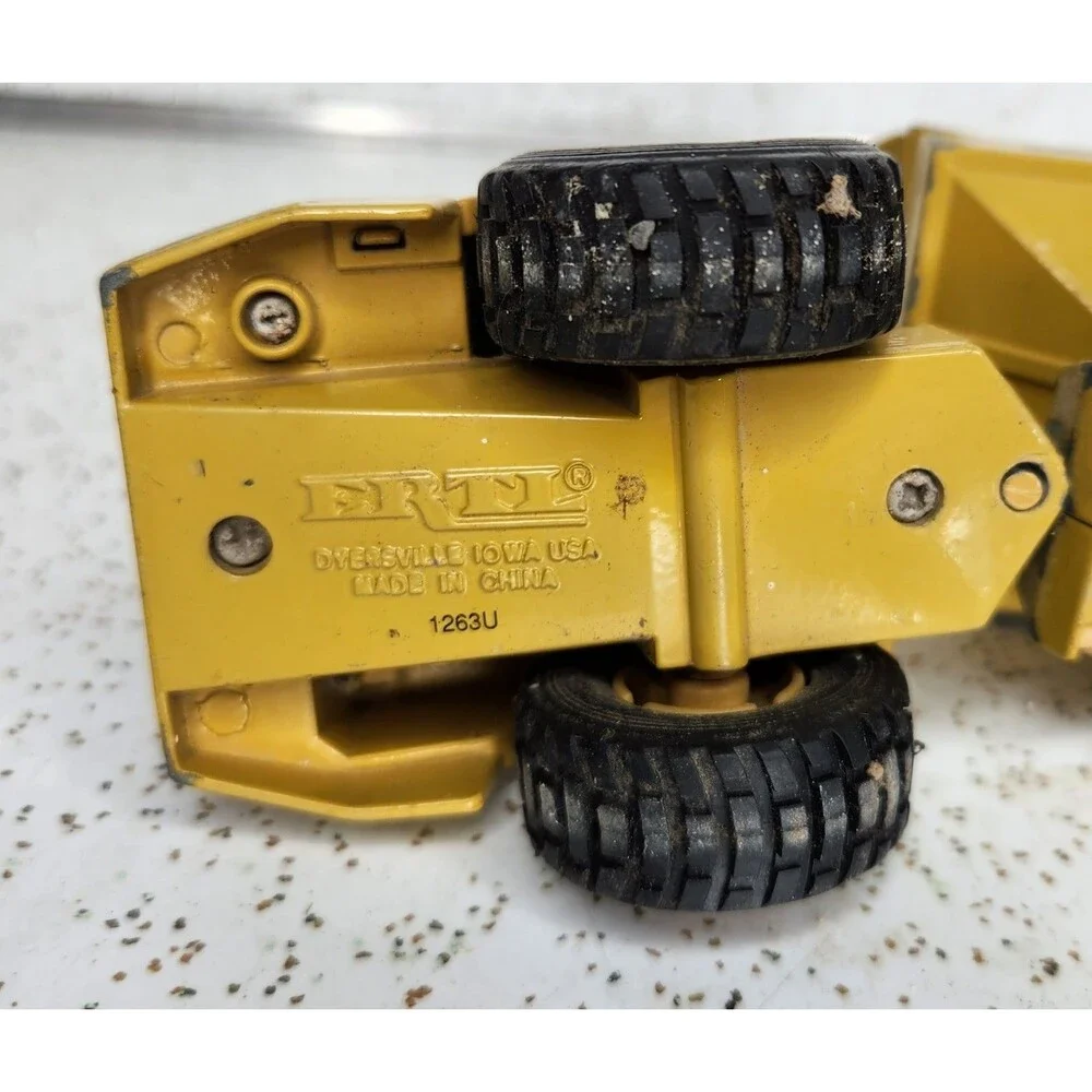 Ertl Mighty Movers 2431 1:50 Caterpillar D350D Articulated Dump Truck Die-Cast